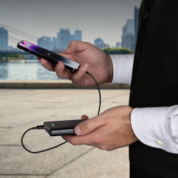 10 000 mAh Power bankas su 20W Power Delivery technologija. Spalva - juoda.
