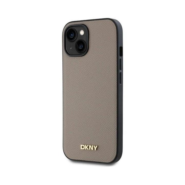 DKNY Grained Metal Logo MagSafe dėklas iPhone 15 – smėlio spalvos