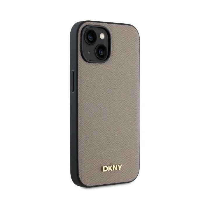 DKNY Grained Metal Logo MagSafe dėklas iPhone 15 – smėlio spalvos