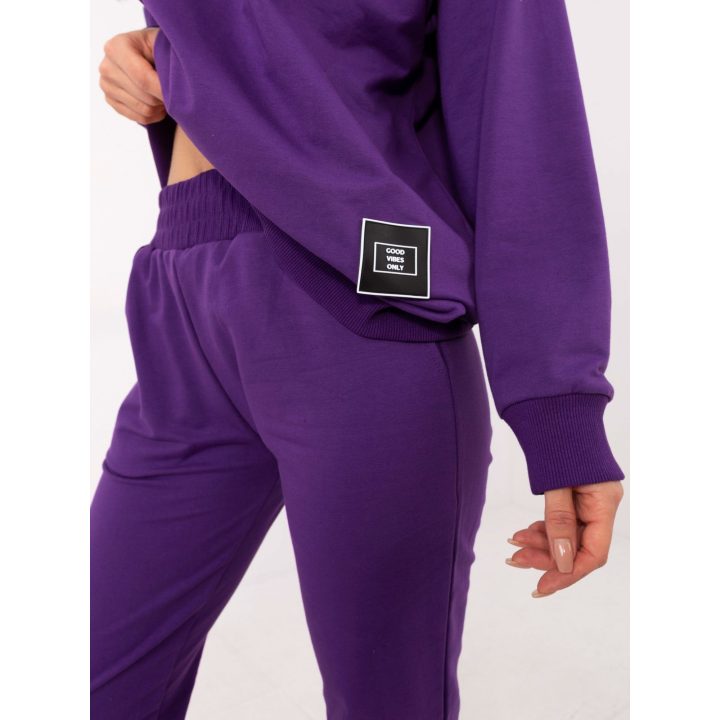 Tamsiai violetinis komplektas