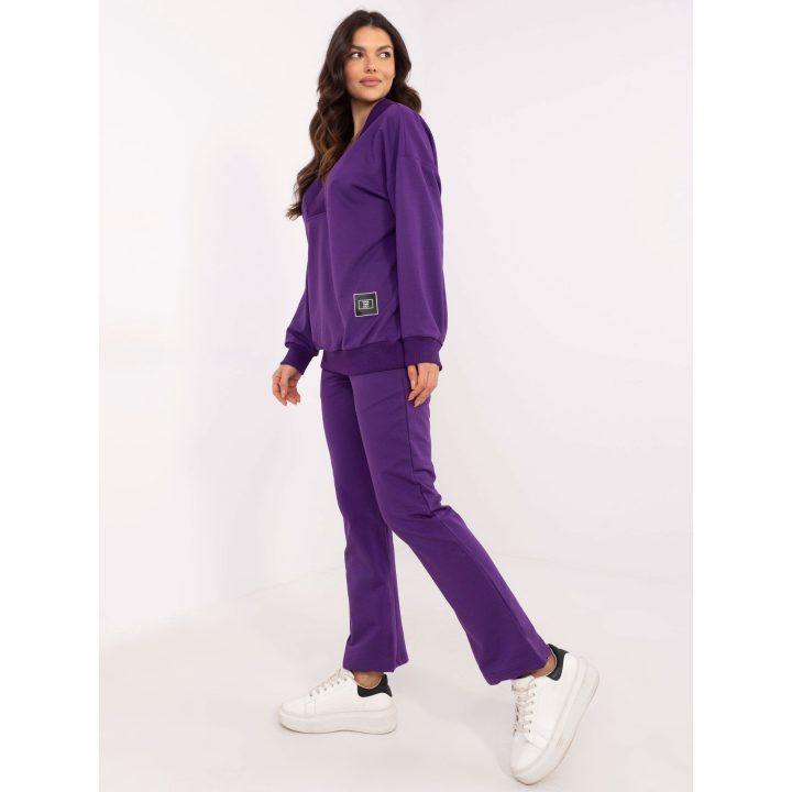 Tamsiai violetinis komplektas