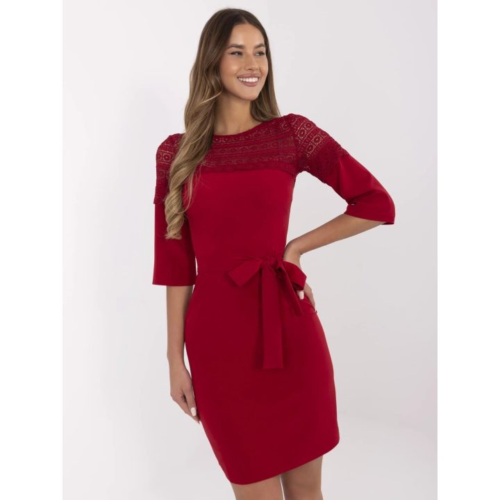 Bordo spalvos moteriška suknelė – elegantiškas ir stilingas pasirinkimas