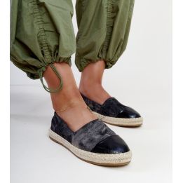 juodos blizgios espadrilės