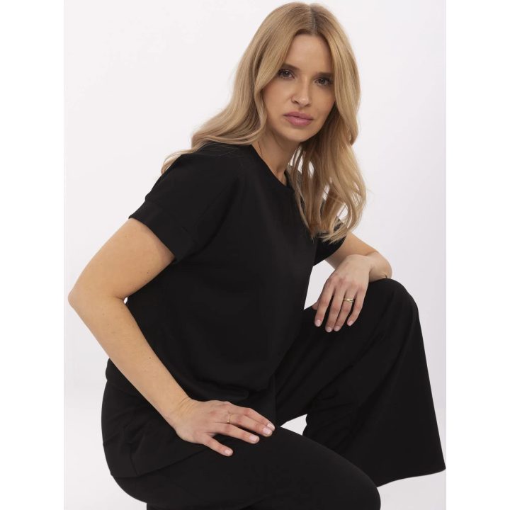Juoda moteriška palaidinė – elegantiška ir patogi