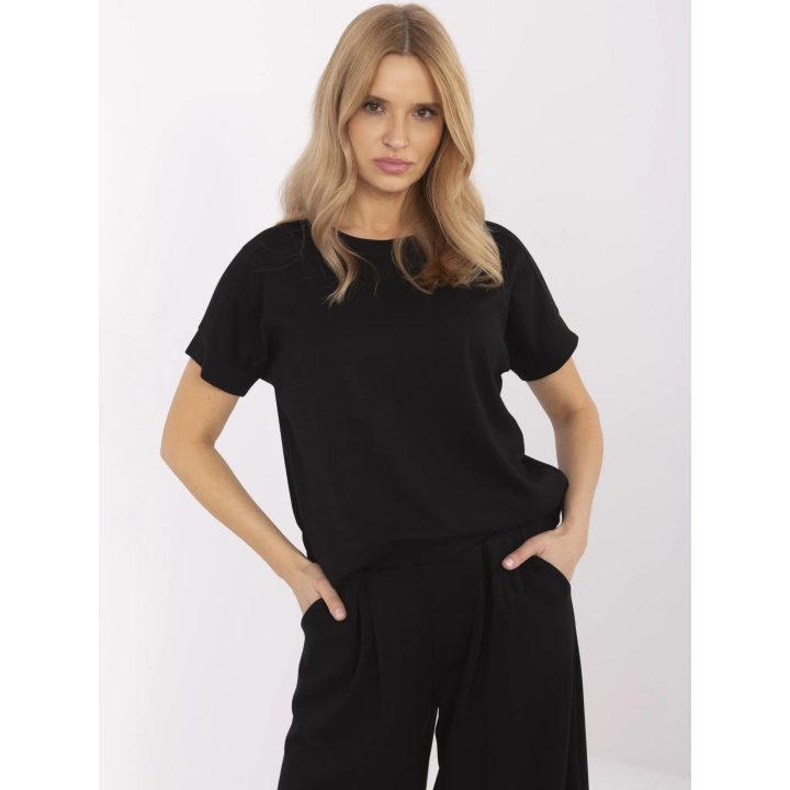 Juoda moteriška palaidinė – elegantiška ir patogi