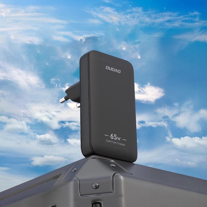 Itin plonas 65W GaN kelioninis įkroviklis (USB-C / USB-A) – juodas