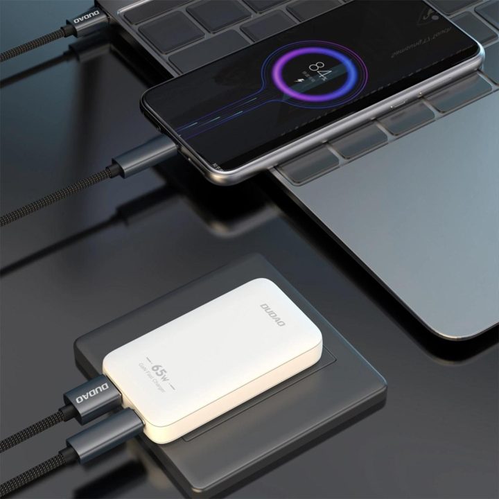 Itin plonas 65W GaN sieninis įkroviklis su USB-A / USB-C, baltas