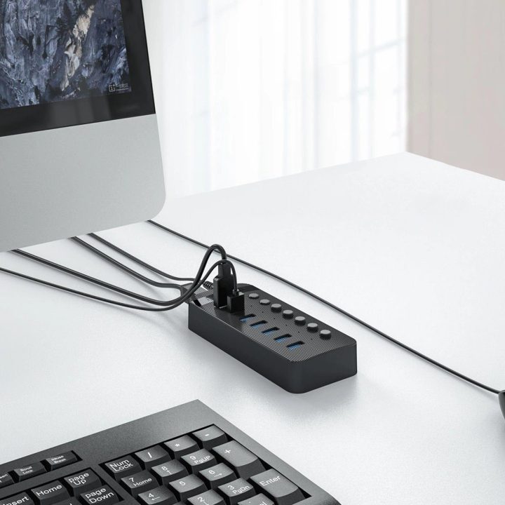 USB šakotuvas 10 lizdų 3.0 su jungikliais juodas