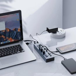USB šakotuvas 13 lizdų 3.0 su jungikliais pilkas