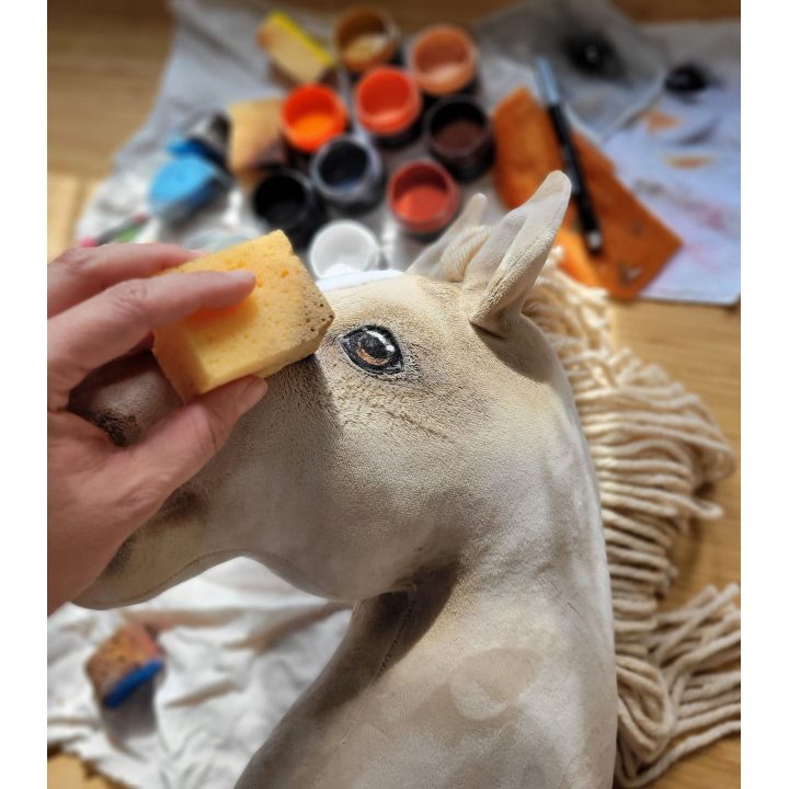Medinis hobis arkliukas – cremello spalva