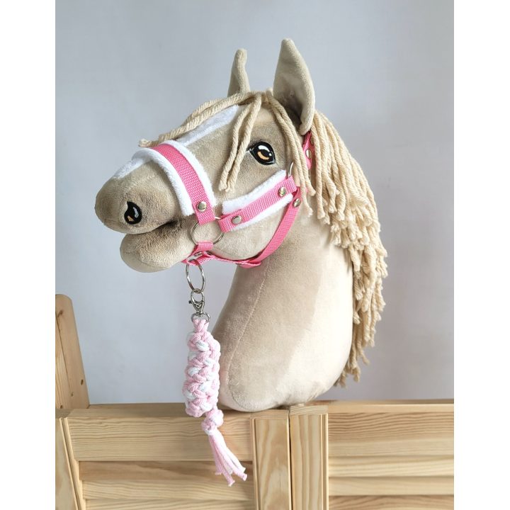 Hobio arklio kantaras A3 su balta pūkuote ir pavadžiu