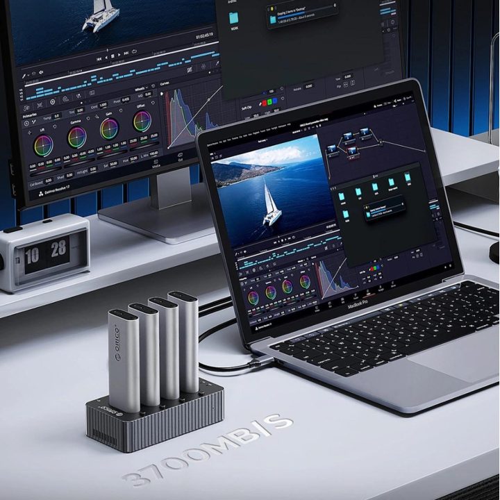 Išorinis 4 diskų dokas su M.2 NVMe klonavimo funkcija – pilkas