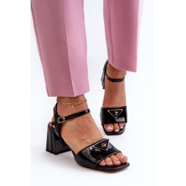 Elegantiški juodos lakuotos odos aukštakulniai sandalai D&A MR38-660