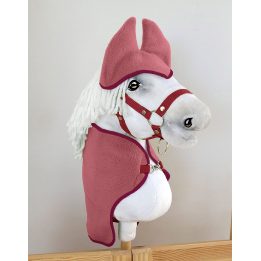 hobby horse arkliukui: uogų spalvos pledukas ir ausinės