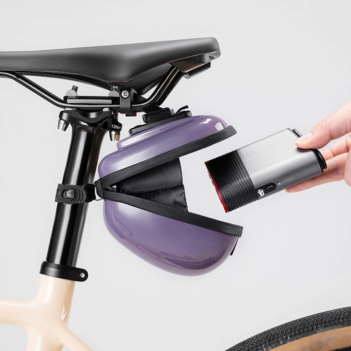 Dviračio balninė kuprinė kompaktiška violetinė 0.4 l