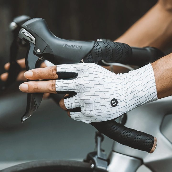 Dviračių pirštinės baltos ir juodos spalvos XL dydžio