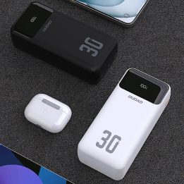 Juodas 30000 mAh išorinis akumuliatorius su laidais