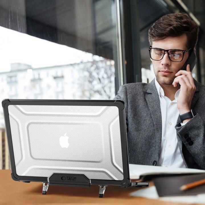 Permatomas ir juodas apsauginis dėklas MacBook Air 13 2023–2025