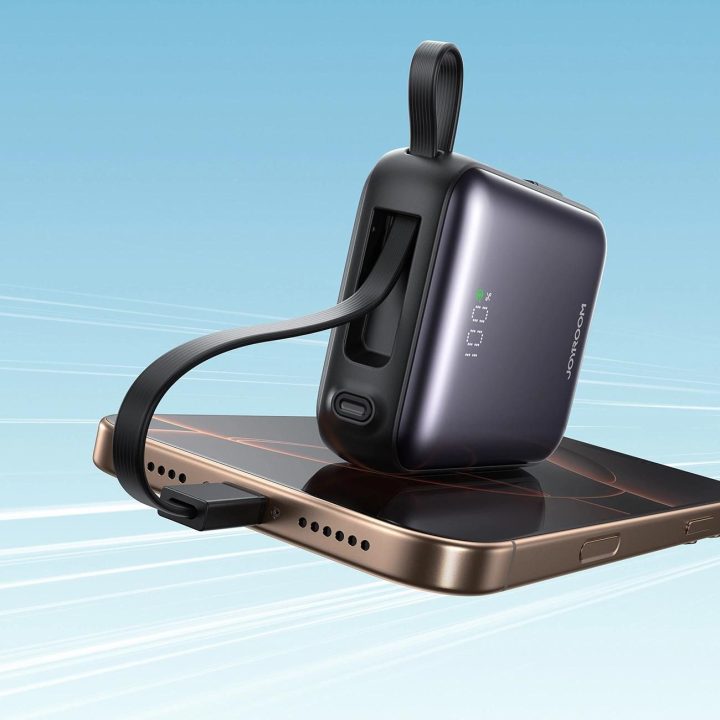Išorinė baterija juoda su USB-C ir Lightning laidais, 10000 mAh