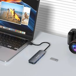 USB šakotuvas pilkas su 4 jungtimis ir jungikliais