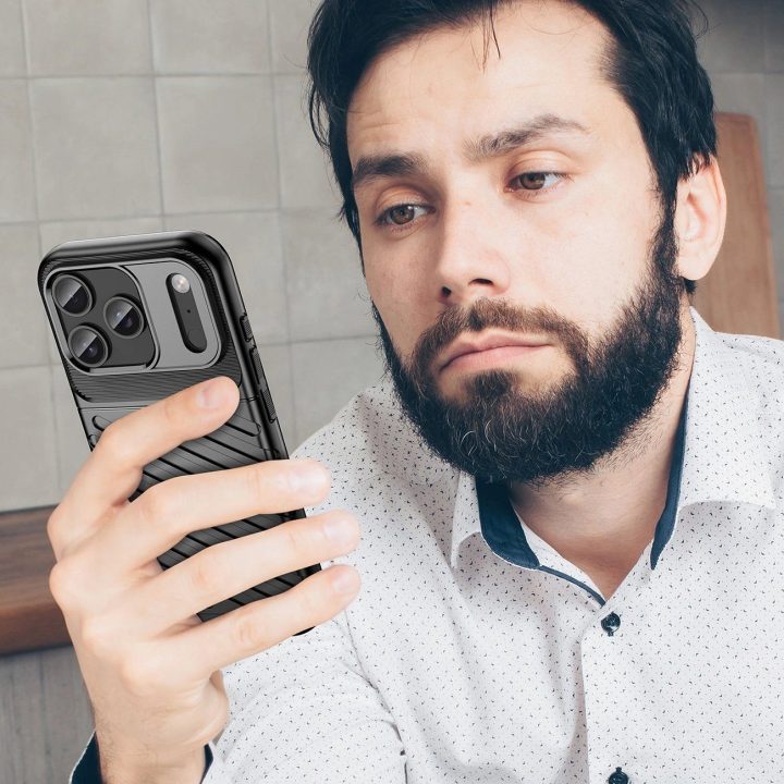 Dėklas juodas atsparus smūgiams iPhone 17 Pro Max Thunder Case