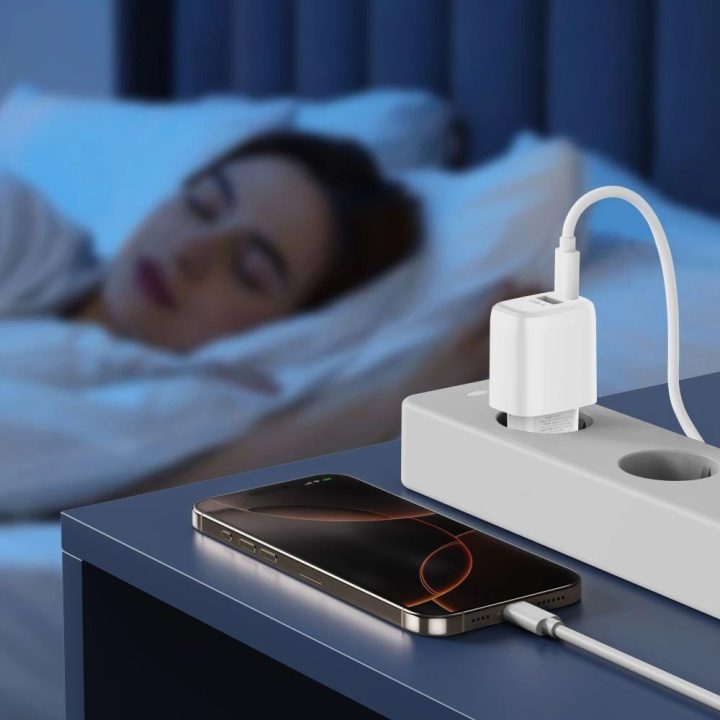 Sieninis įkroviklis baltas su USB-A / USB-C greitu įkrovimu 20W