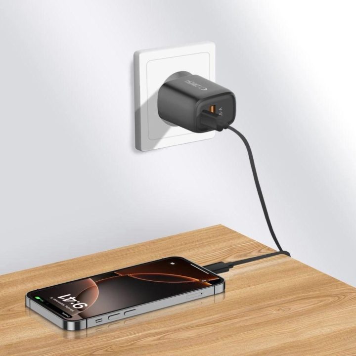 Sieninis įkroviklis juodas su USB-A / USB-C greitu įkrovimu 30W