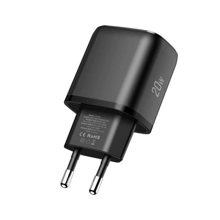 Sieninis įkroviklis juodas su USB-A ir USB-C greitu įkrovimu