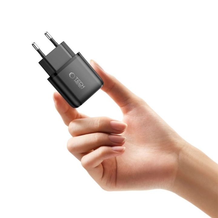 Sieninis įkroviklis juodas su USB-A ir USB-C greitu įkrovimu