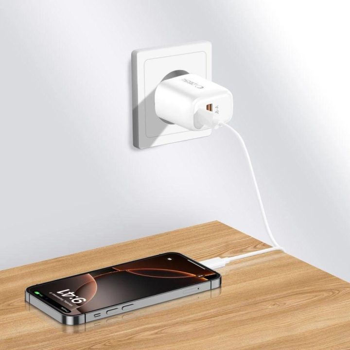 Sieninis įkroviklis baltas su USB-C ir USB-A jungtimis 30W