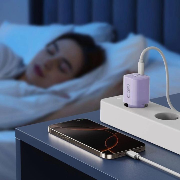 Sieninis įkroviklis violetinis su USB-C greitu įkrovimu 33W