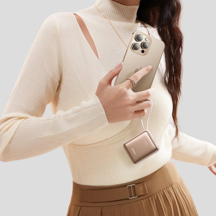 Išorinė baterija auksinė su integruotais laidais 10000mAh