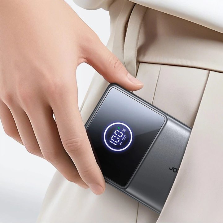 Išorinė baterija juoda su USB-C laidu ir ekranu 10000mAh