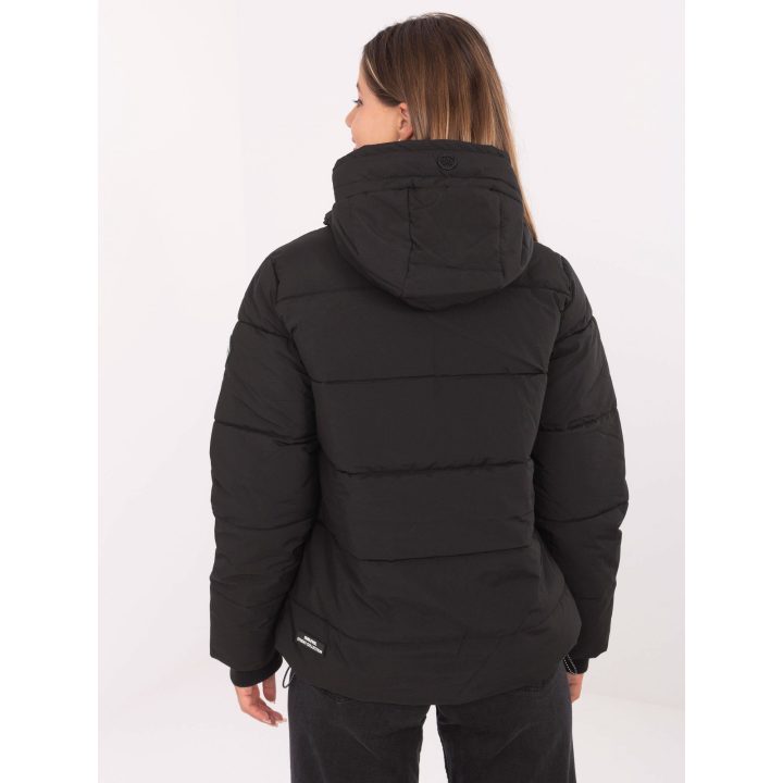 Striukė moteriška juoda pašiltinta Vero Moda