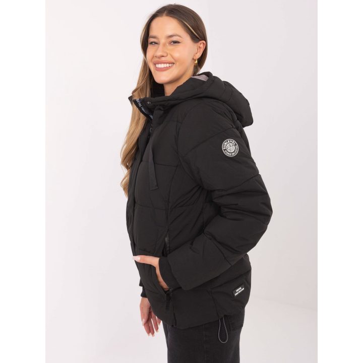Striukė moteriška juoda pašiltinta Vero Moda