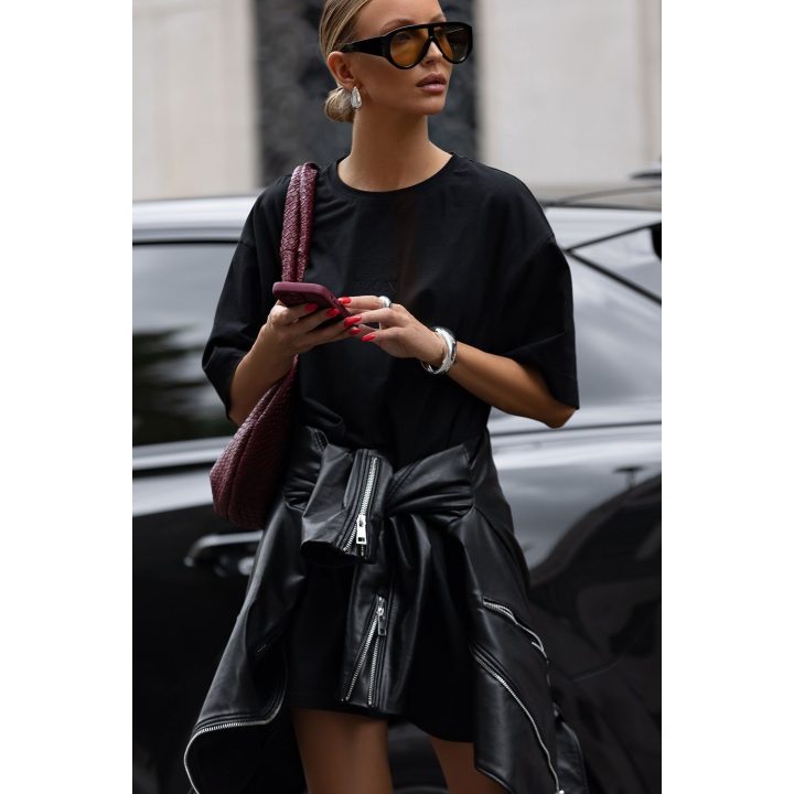 Suknelė moteriška juoda oversized marškinėlių stiliaus SELLA