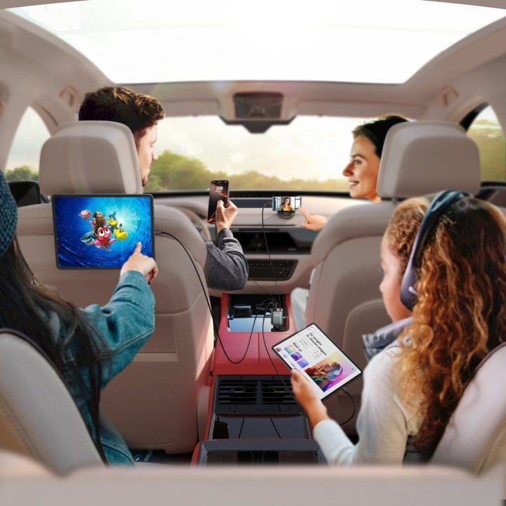 Automobilinis kroviklis 30 W su 4 jungtimis ir integruotais laidais