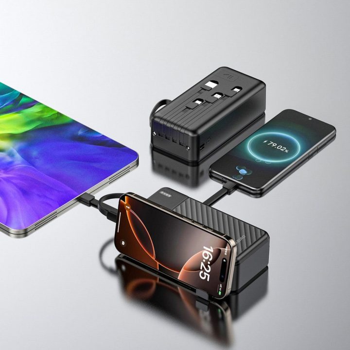 Išorinė baterija 30000 mAh su integruotais laidais juoda