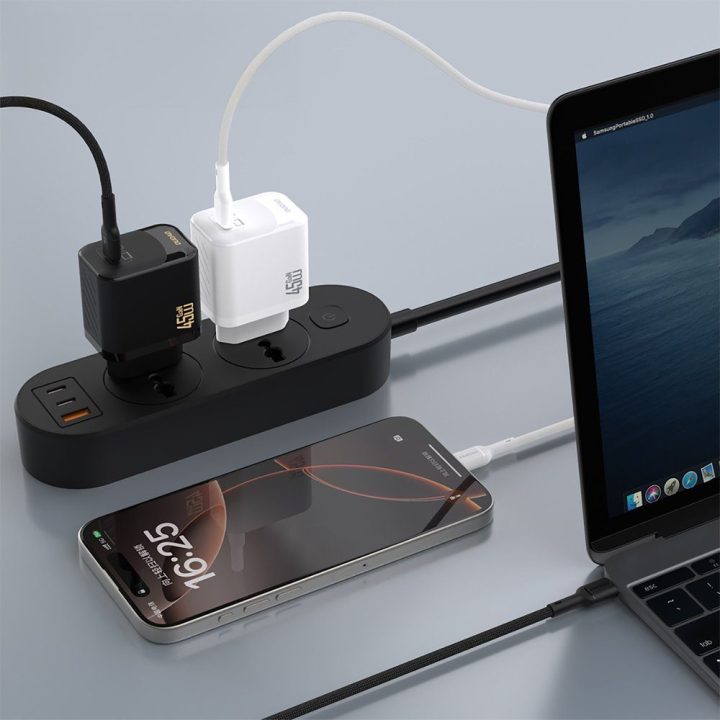 Kroviklis sieninis 45 W GaN su USB-C laidu juodas