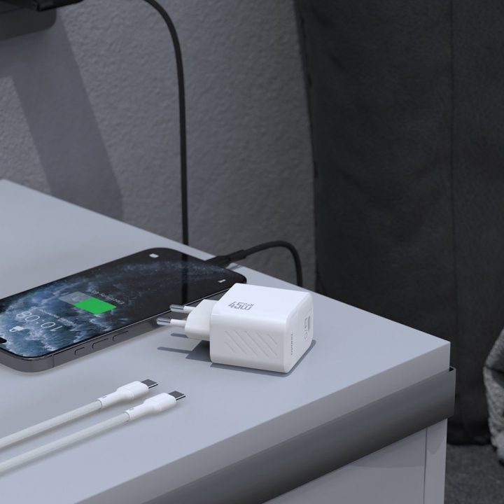 Kroviklis sieninis 45 W GaN su USB-C laidu juodas