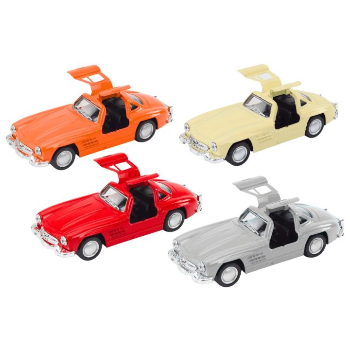 Klasikinis metalinis automobilio 1:32 su atidaromomis durimis
