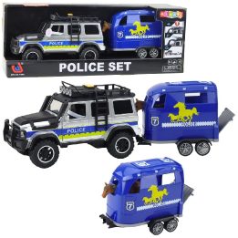 Policijos visureigis su priekaba žirgams ir garsais