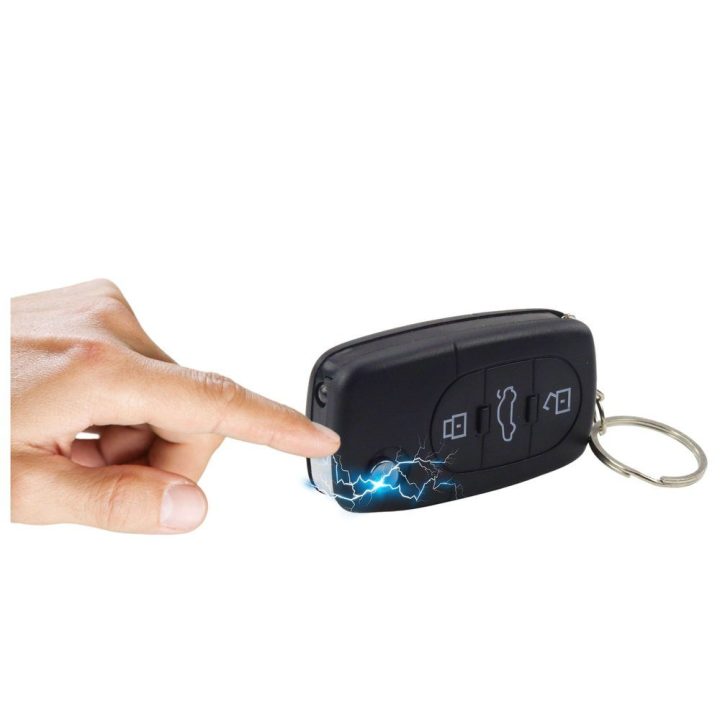 Automobilio raktų pakabukas su LED žibintuvėliu ir elektrošoku