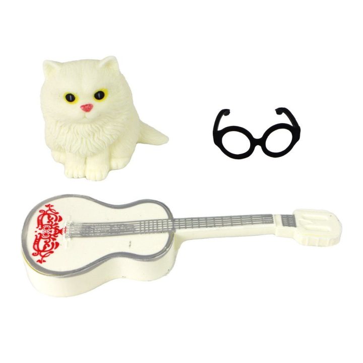 Lėlė vaikams Emily su gitara, akiniais ir kačiuku
