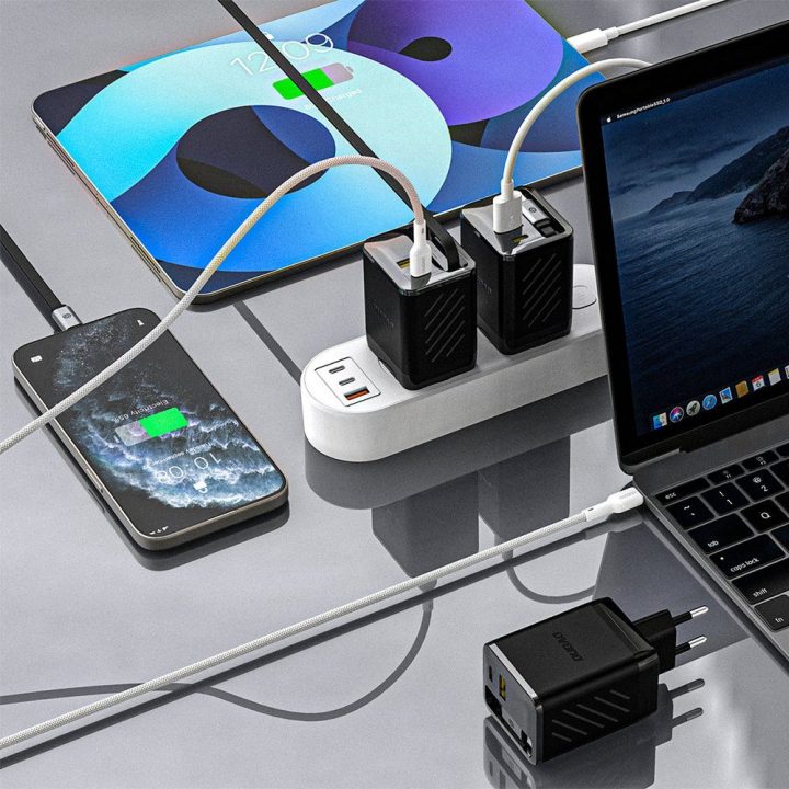 Sieninis įkroviklis 67W su USB-C laidu juodas