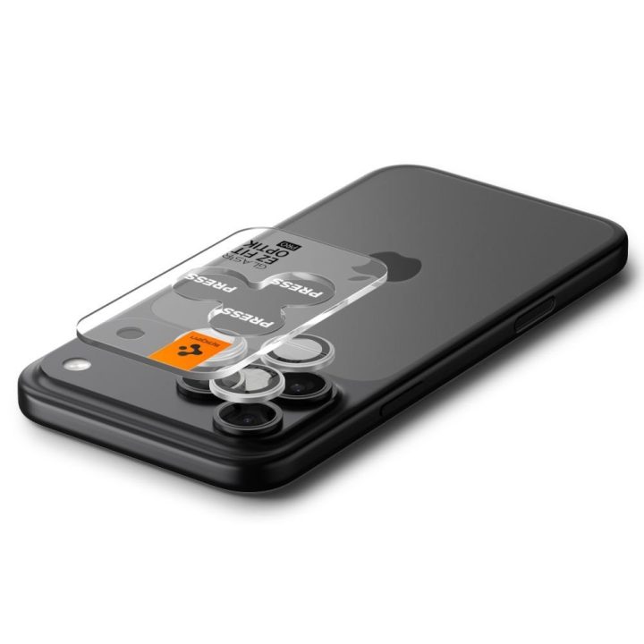 Stikliukas kamerai iPhone 16 Pro Max Spigen Optik Pro – objektyvo apsaugai ir vaizdo raiškai.