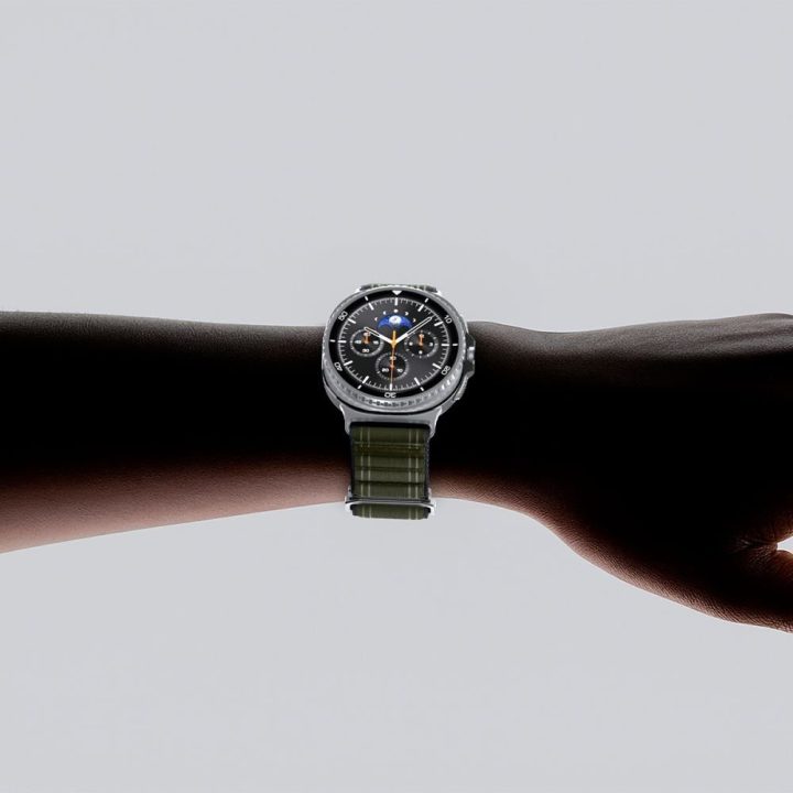 Dirželis žalias Spigen WBF0 Samsung Galaxy Watch – patogumui ir stiliui kiekvieną dieną.