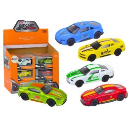 Auto metalinis 1:43 su guminiais ratais – žaismingiems nuotykiams ir kolekcijai.