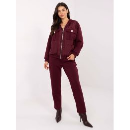 Striukė bordo spalvos – elegantiškas pasirinkimas