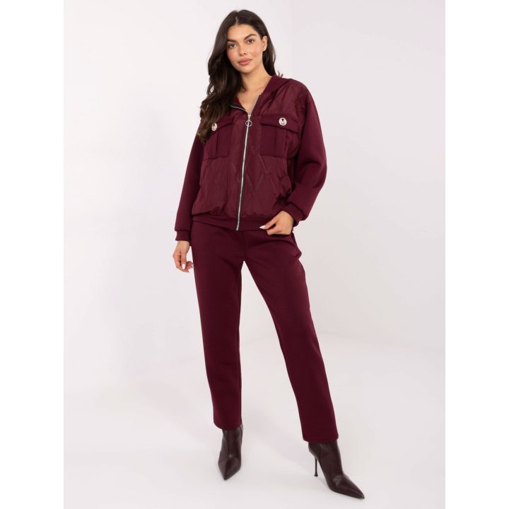 Striukė bordo spalvos – elegantiškas pasirinkimas